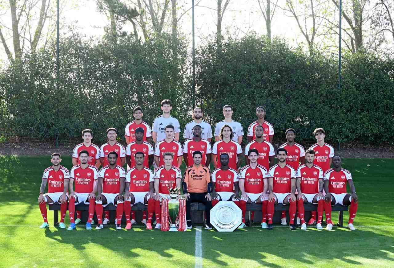 萨利巴去复诊无缘全家福？枪手球迷：不能等吗？不尊重夺冠功臣！